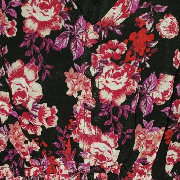 Ingrid & Isabel Maternity Floral Flowy Black and Burgundy Blouse Size Small - Picture 3 of 9
